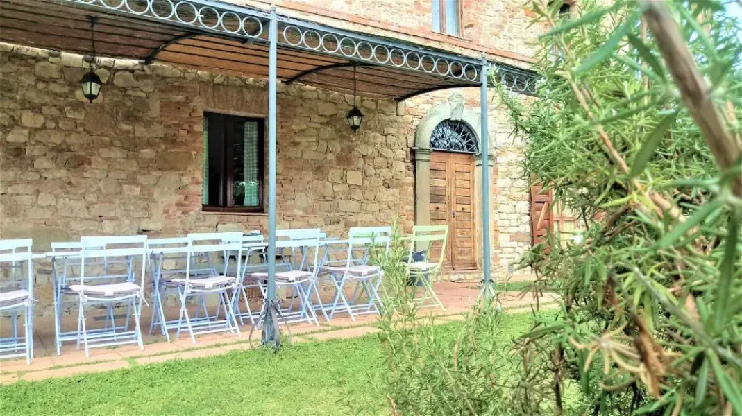 Umbrian Farmhouse Retreat With Private Pool and Garden