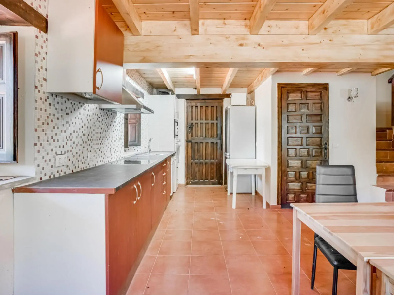 Rustic Holiday Home in Merilla with Valley View