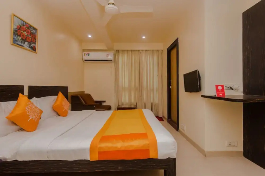 OYO 10382 Hotel Saffron Suites
