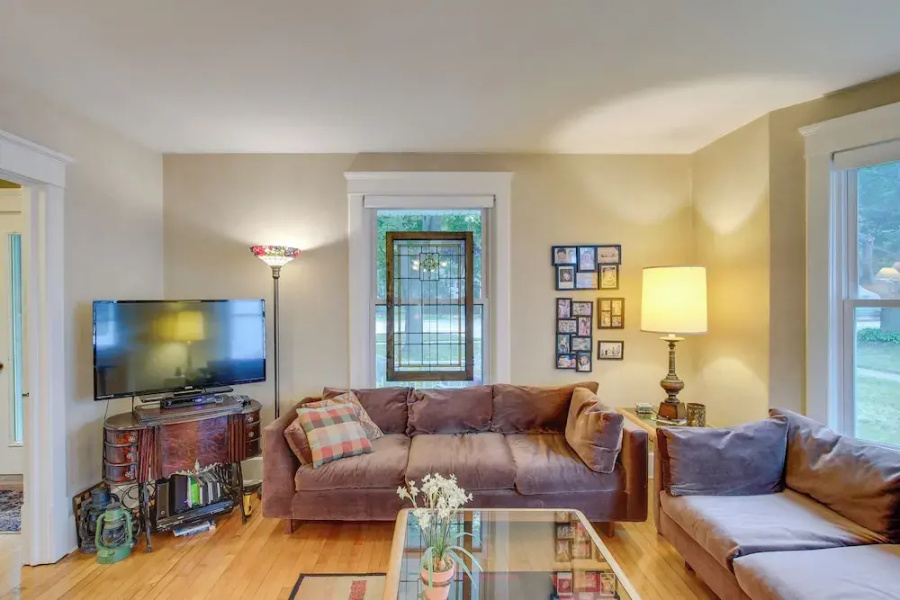 Historic Home w/ Sunroom - 5 Mi to Lambeau Field!