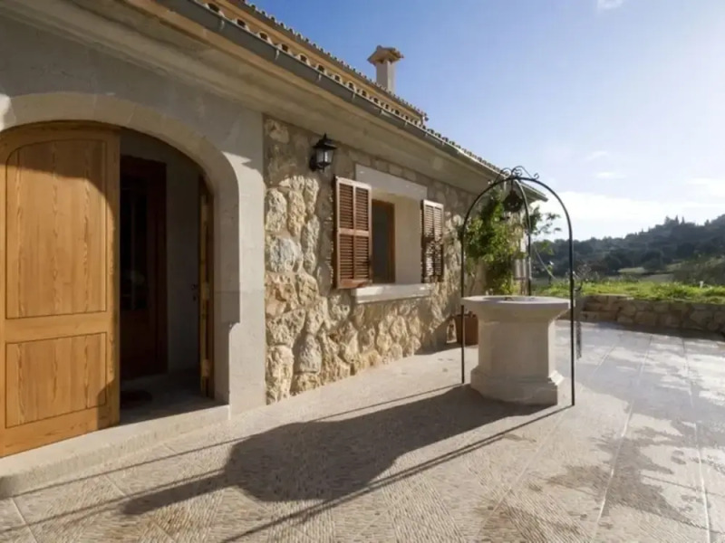 Country House in Spain With Pool & Mountain Views