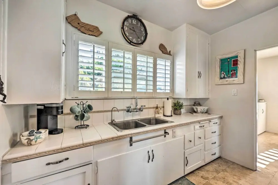 Walk to Ventura Beach: Comfy Home w/ Ocean Views