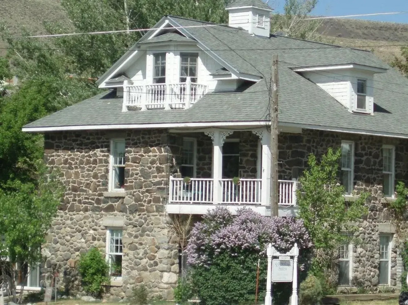 Yellowstone Suites Bandb