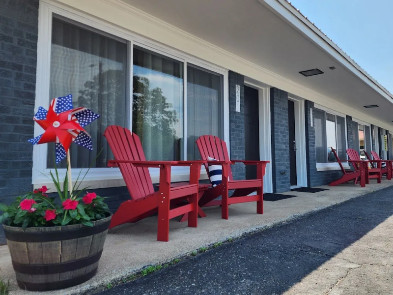The Lakehouse Inn at Sledd Creek