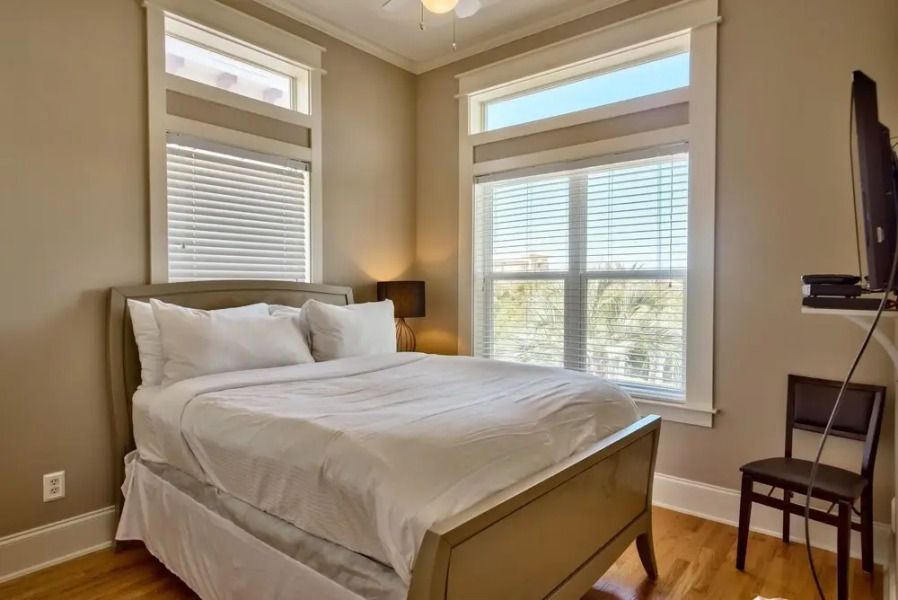 Coastal Vue 5 Bedroom Holiday Home by Five Star Properties