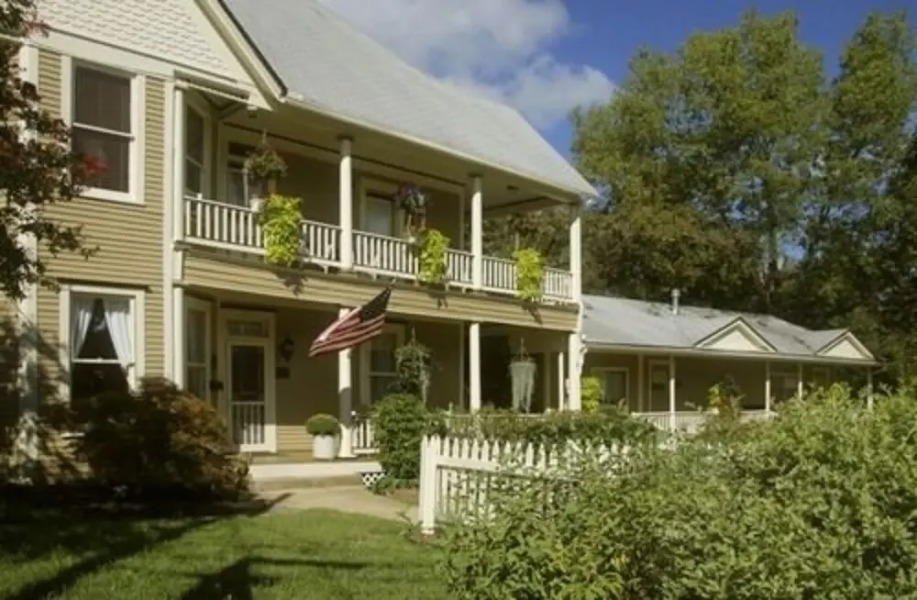 Heartstone Inn B&B & Cottages