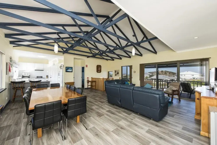 The Outlook - All the Comforts of Home Pet Friendly