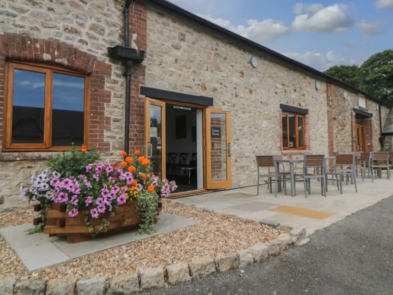 Harcombe House Bungalow 6