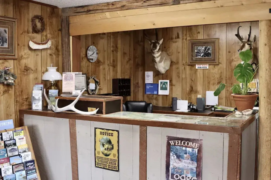 Rocky Mountain Lodge