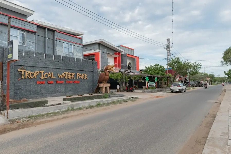 Urbanview Hotel Tropical Ketapang by RedDoorz