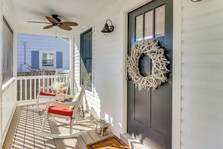 Walk to Potomac River: Colonial Virginia Retreat