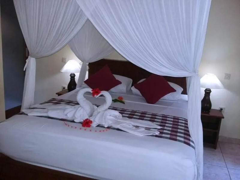 Pondok Dhevika and Warung