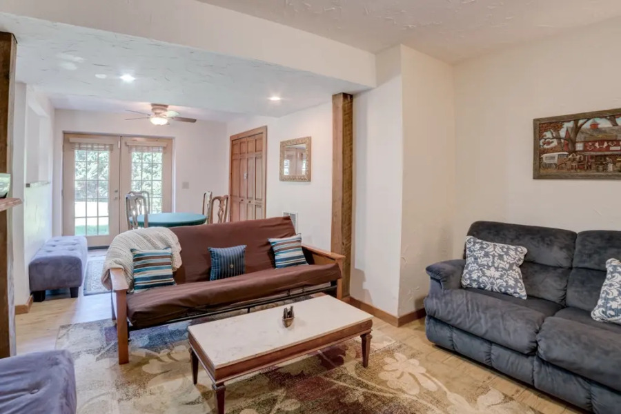 Luxurious Equestrian Log Cabin 4 Miles to Tiec