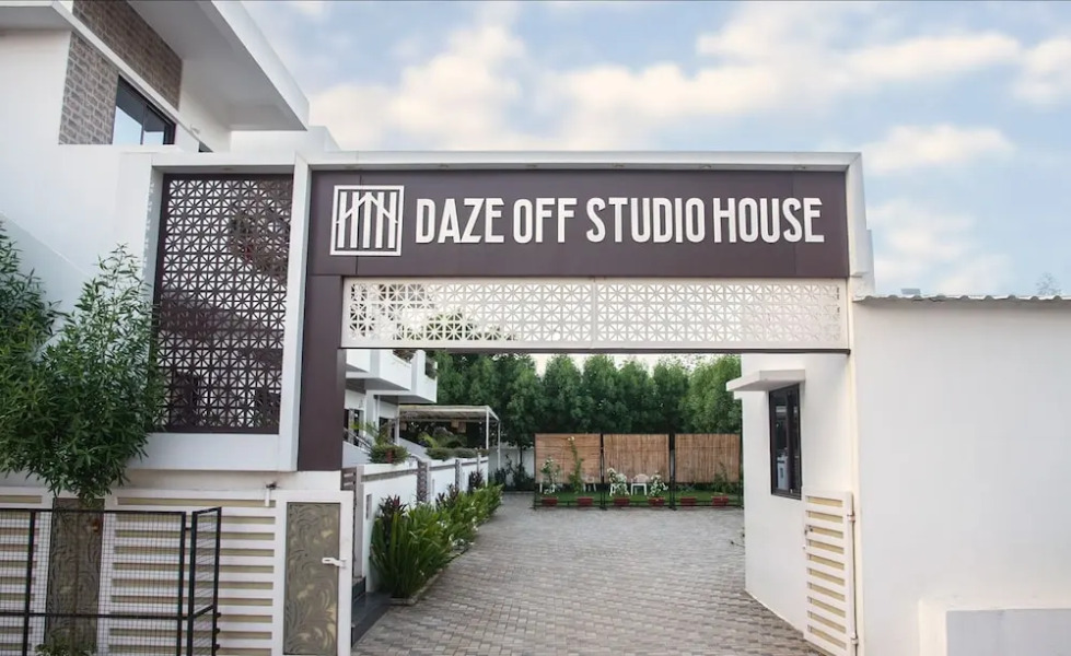 Daze Off Studio House