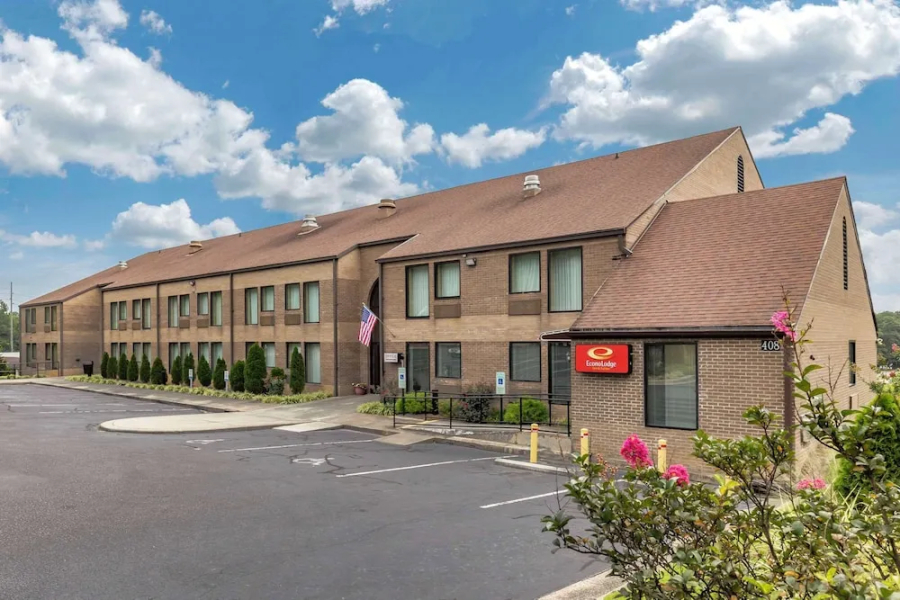 Econo Lodge & Suites