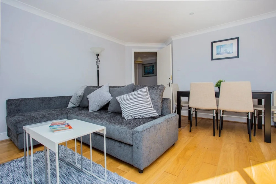 2 Bedroom Flat In East London