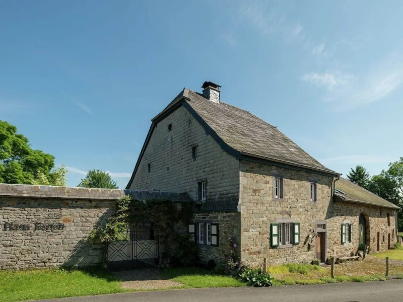 Spacious Holiday Home With Large Garden