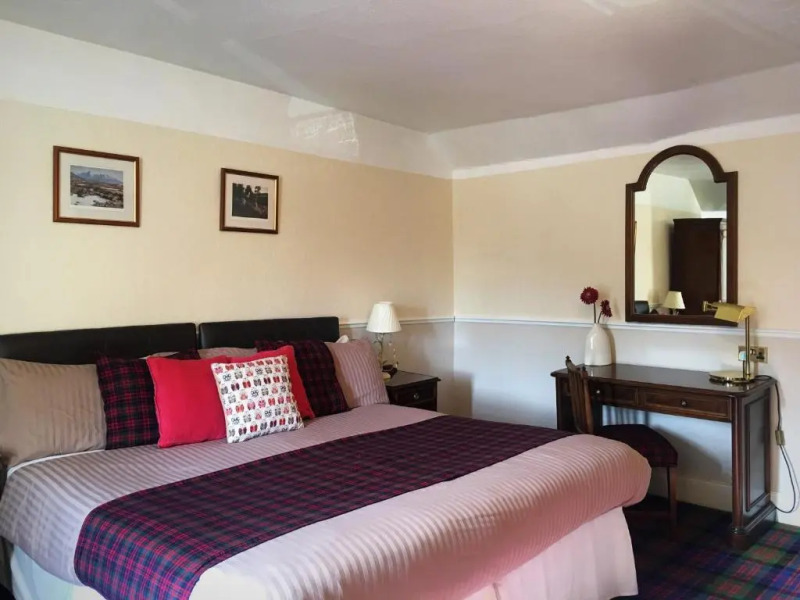 Glenmoriston Arms Hotel