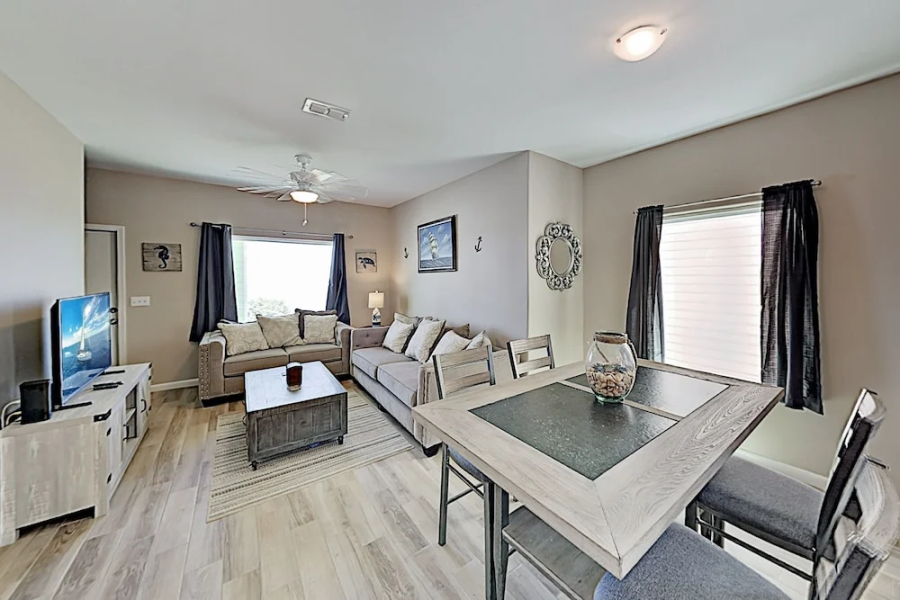 Stylish Las Joyas W/ Pool, Pier & Palapa 2 Bedroom Home