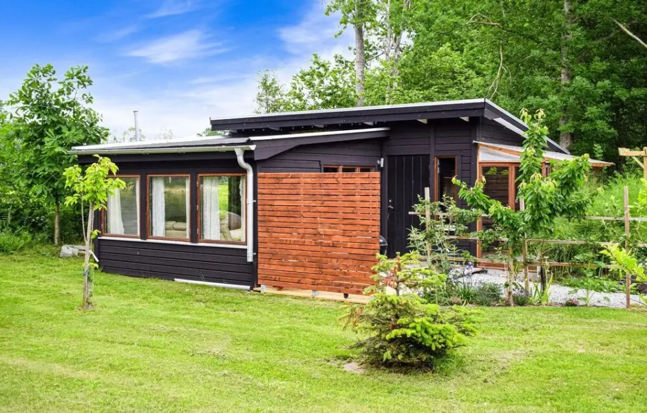 Stunning Home in Löttorp With Wifi