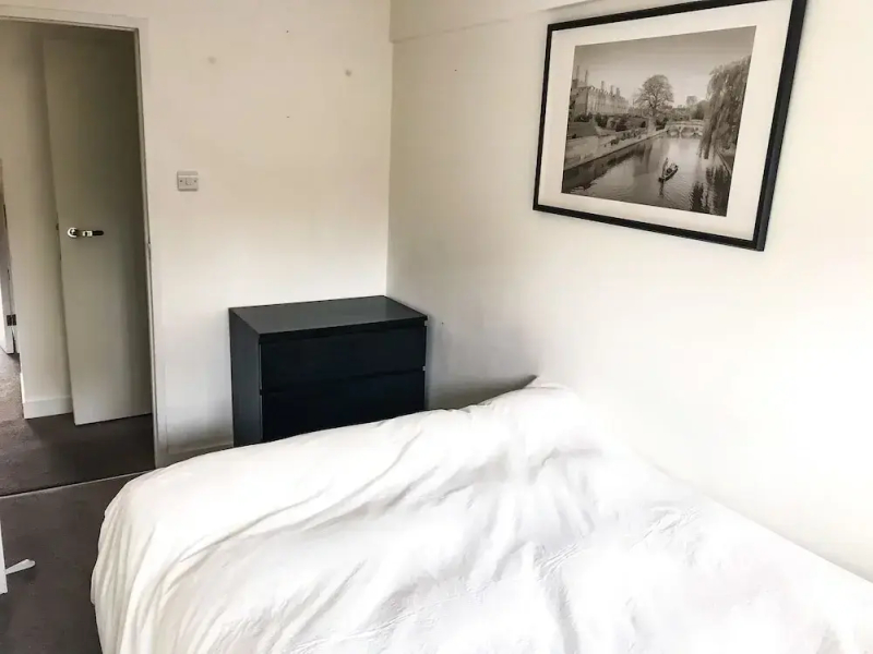 Entire 2 Bedroom Flat Next to Kings College