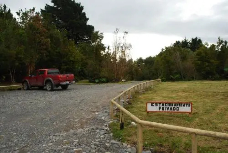 Chucao Bosque y Cabañas