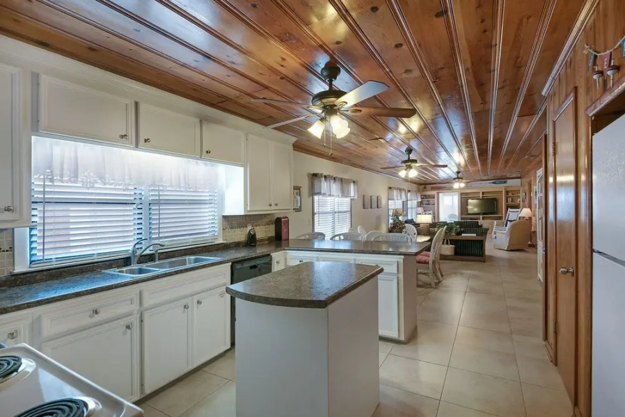 21924 Front Beach Rd Waits Beach Manor - Three Bedroom House