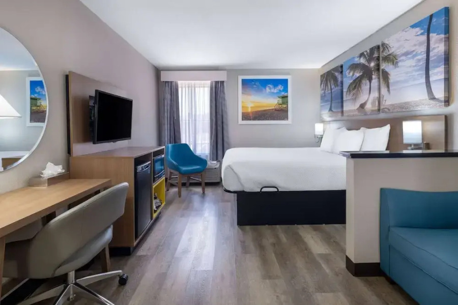 Days Inn & Suites Commerce