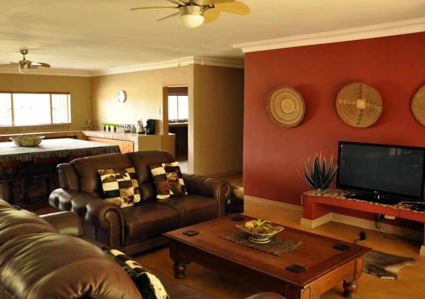 Ukutula Lodge & Game Reserve