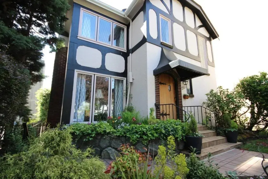 English Bay Inn Bed and Breakfast