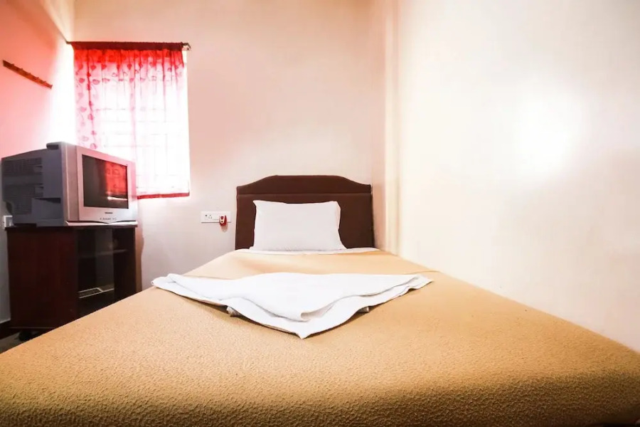 SPOT ON 44152 Lk Residency