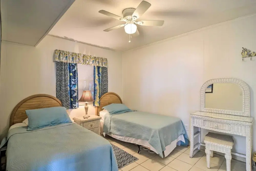 Breezy & Beachy Belleair Condo: 12 Steps to Shore!