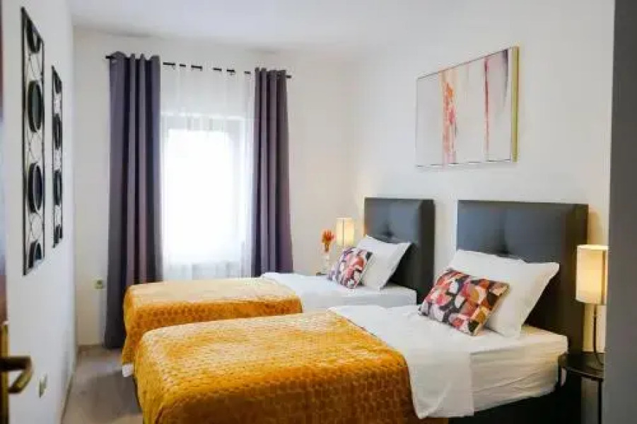 Villa Leon, Wonderful Family Apartment with Pool