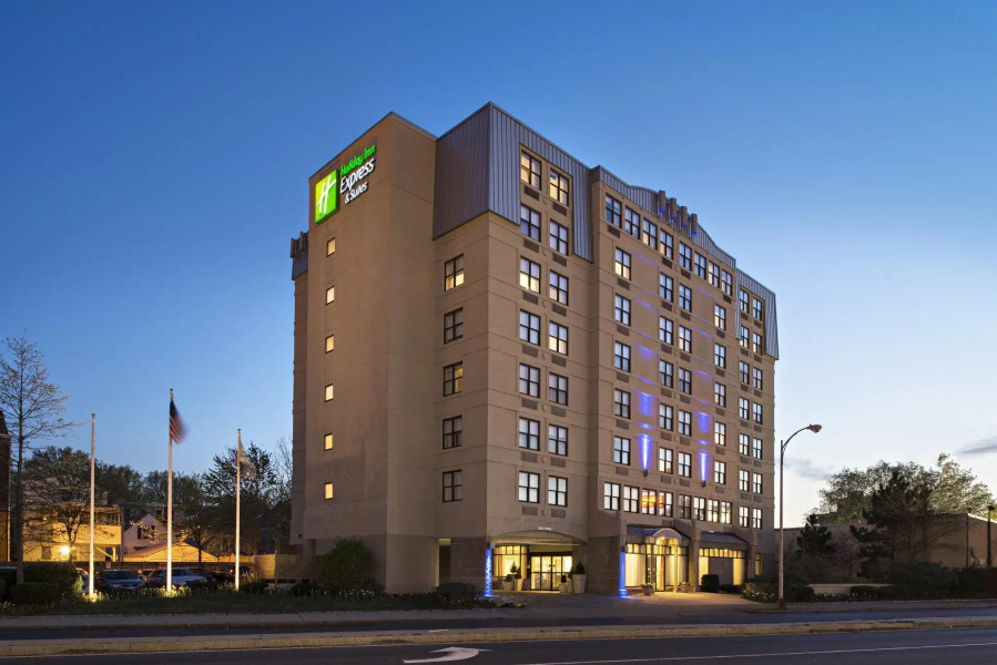 Holiday Inn Express & Suites Boston - Cambridge by IHG