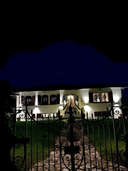 Welcome to Lush Tuscany and Beautiful Villa Adriano