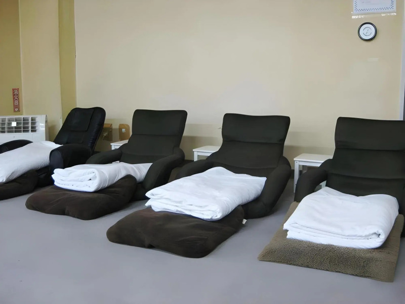 Capsule Hotel Famy (Male Guests Only)