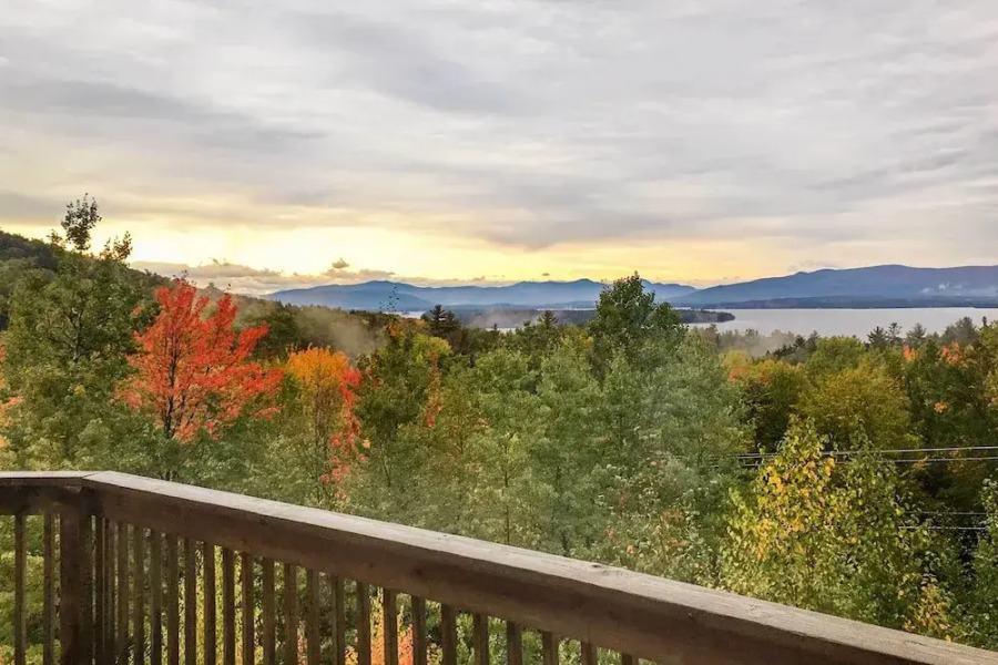 Spacious Gilford Retreat w/ Deck: 2 Mi to Skiing!