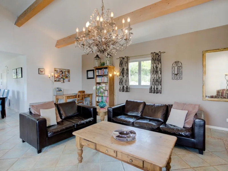 Spacious Villa With Private Swimming Pool and Jacuzzi