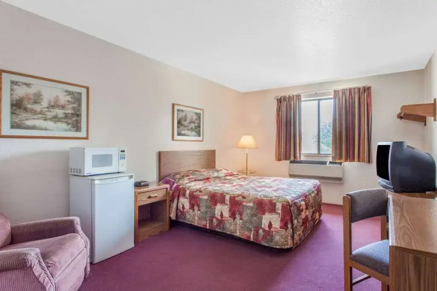 Super 8 Saanichton Victoria Airport