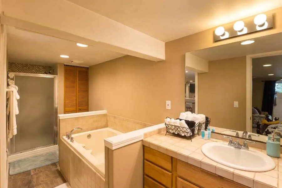 The Gray House in PA (central, 5BRs with Sauna)