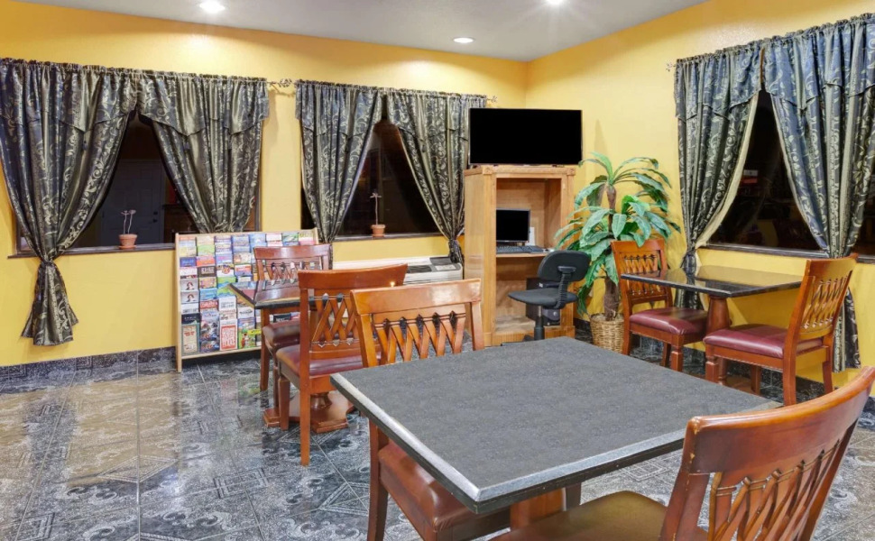 Sapphire Inn and Suites