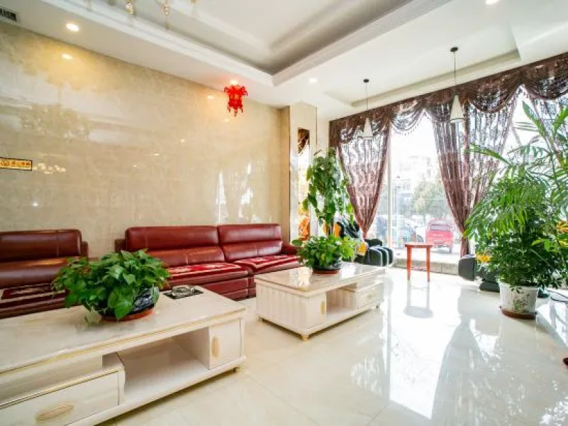 Huaxin Hotel (Wuwei Pedestrian Street Cultural Square)