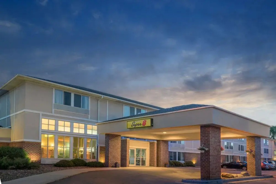 Super 8 Menomonie WI