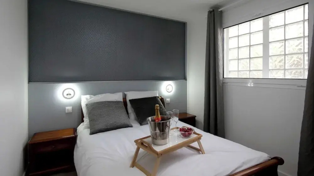 Calm in the Center of the City of Orly