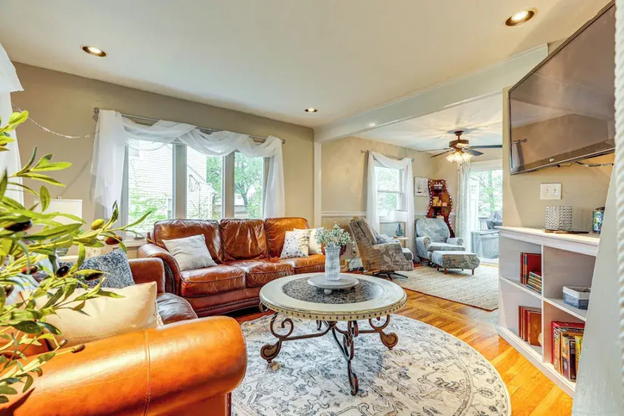 Lakefront Cottage 2 Mi to Palladium in Worcester!