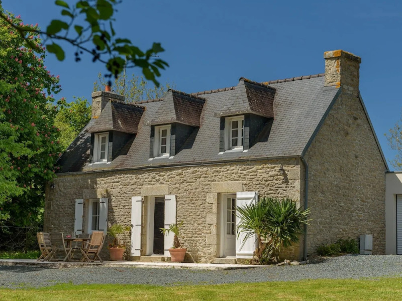 Beautiful Breton villa with private pool and large garden, 6 km from the coast