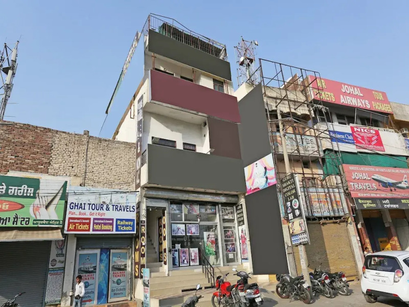 OYO 14971 C D Guest House