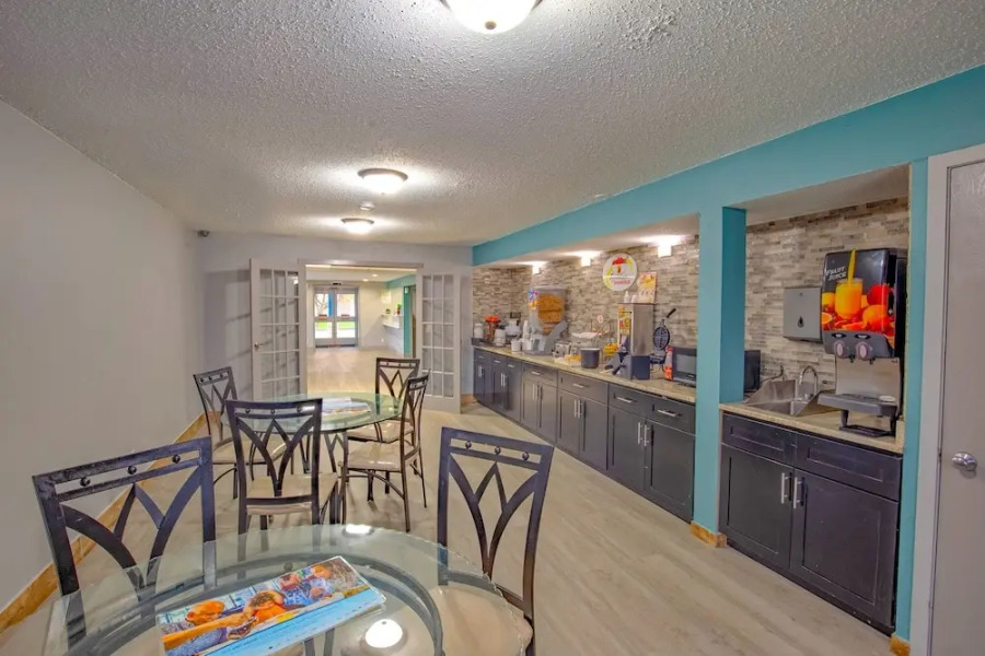 Super 8 Motel - Rockford