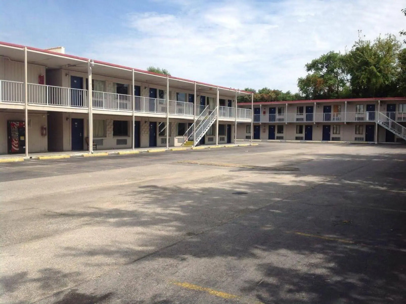 OYO Hotel Petersburg VA I-95 & E Washington St