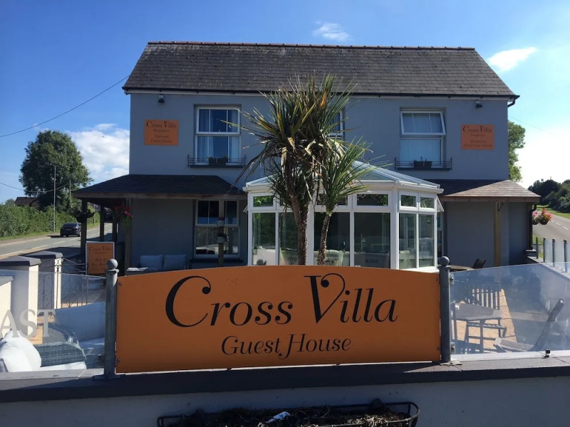 Crossvilla Guest House & Tea Room